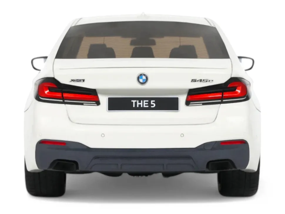 2023 BMW 545e xDrive M Sport Alpine White 1/18 Model Car by GT Spirit