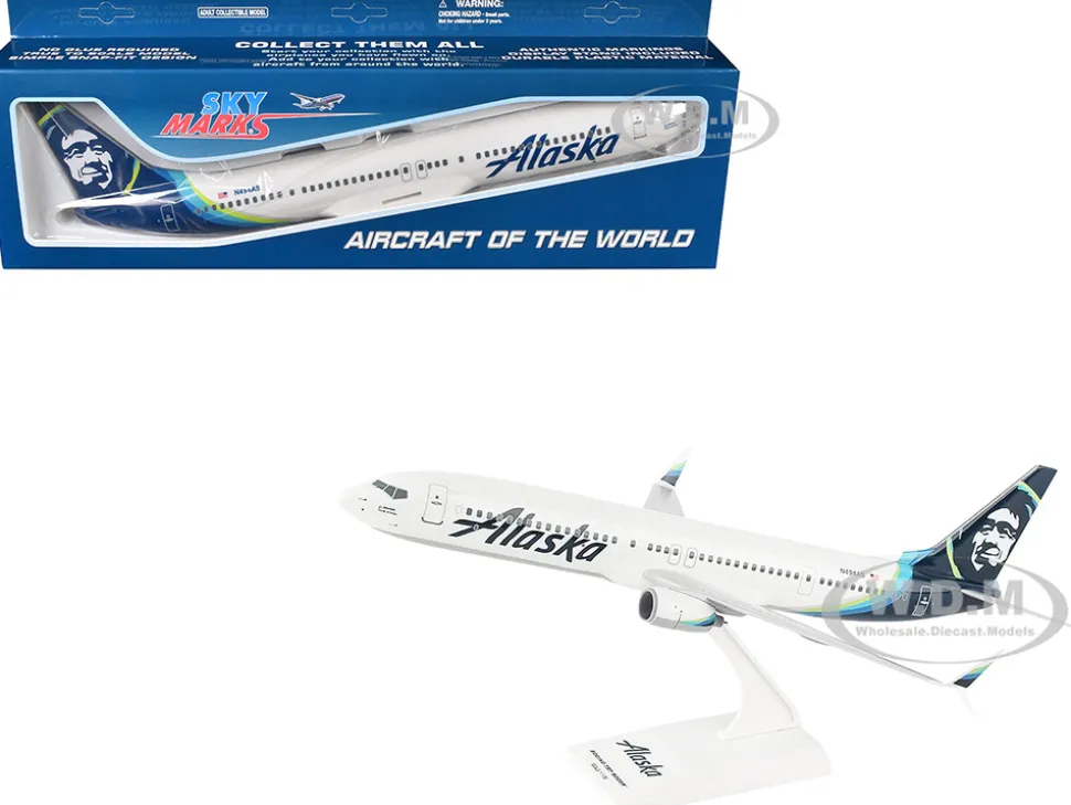 Boeing 737-900 Commercial Aircraft "Alaska Airlines" (N494AS) White with Blue Tail (Snap-Fit) 1/130 Plastic Model by Skymarks