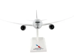 Boeing 787 9 Commercial Aircraft American Airlines N820AL Gray with Blue and Red Tail Snap Fit 1/200 Plastic Model Skymarks SKR936