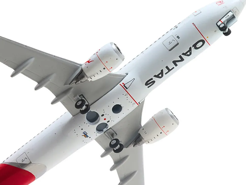 Boeing 737-800 Commercial Aircraft "Qantas Airways" (VH-VZW) White with Red Tail 1/400 Diecast Model Airplane by GeminiJets