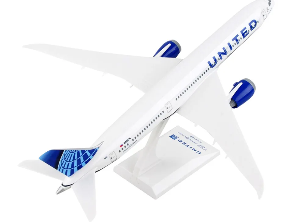 Boeing 787-9 Dreamliner Commercial Aircraft "United Airlines" (N24976) White with Blue Tail (Snap-Fit) 1/200 Plastic Model by Skymarks