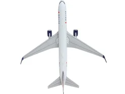 Boeing 767-300ER Commercial Aircraft "Delta Air Lines" (N199DN) White with Red and Blue Tail 1/400 Diecast Model Airplane by GeminiJets