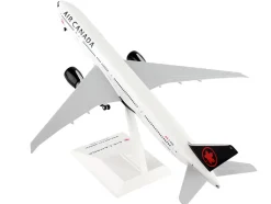 Boeing 777 300ER Commercial Aircraft Air Canada C-FKAU White with Black Tail Snap Fit 1/200 Plastic Model Skymarks SKR955
