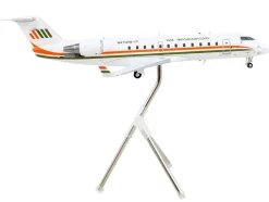 Bombardier CRJ200 Commercial Aircraft Air Wisconsin White with Orange and Green Stripes Gemini 200 Series 1/200 Diecast Model Airplane GeminiJets G2AWI1244