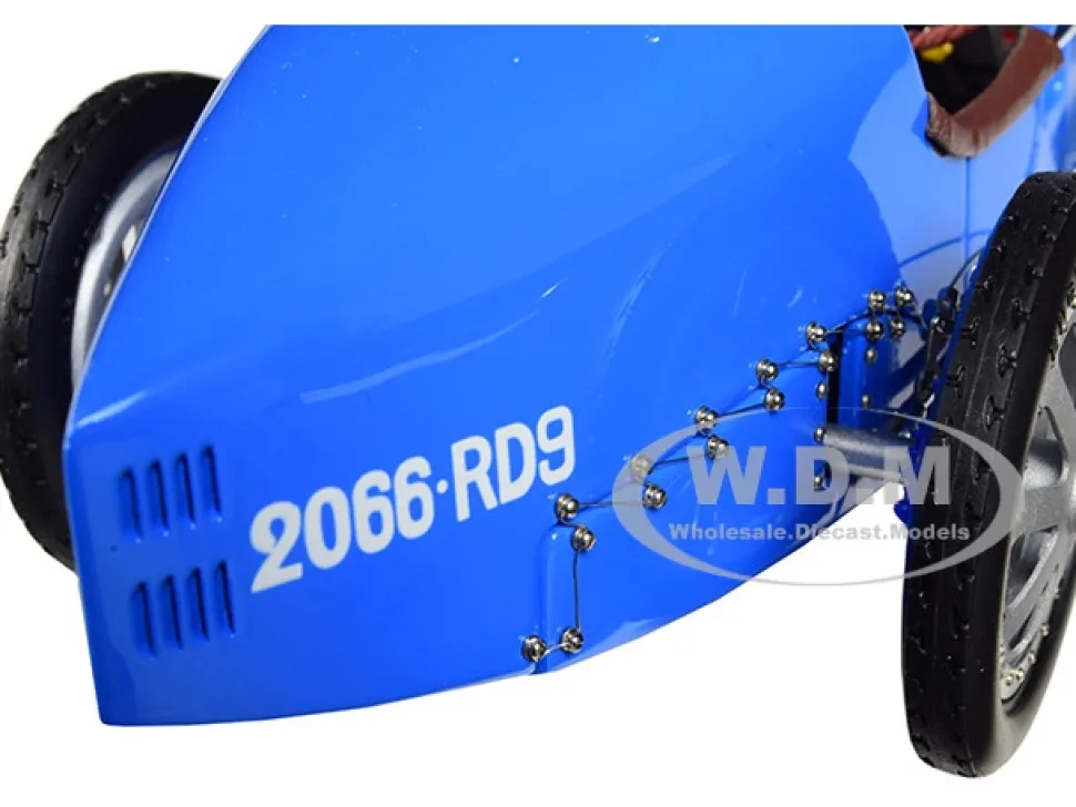 Bugatti T35 #30 Grand Prix Bright Blue Livery Female Racer Figurine Limited Edition 600 pieces Worldwide 1/18 Diecast Model Car CMC 100B018