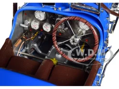 Bugatti T35 #30 Grand Prix Bright Blue Livery Female Racer Figurine Limited Edition 600 pieces Worldwide 1/18 Diecast Model Car CMC 100B018