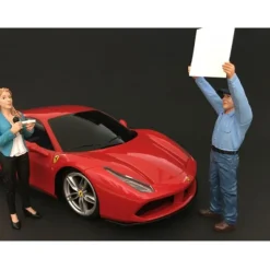 Camera Crew Figure II "Crew Holding Reflector" For 1:18 Scale Models American Diorama 77428