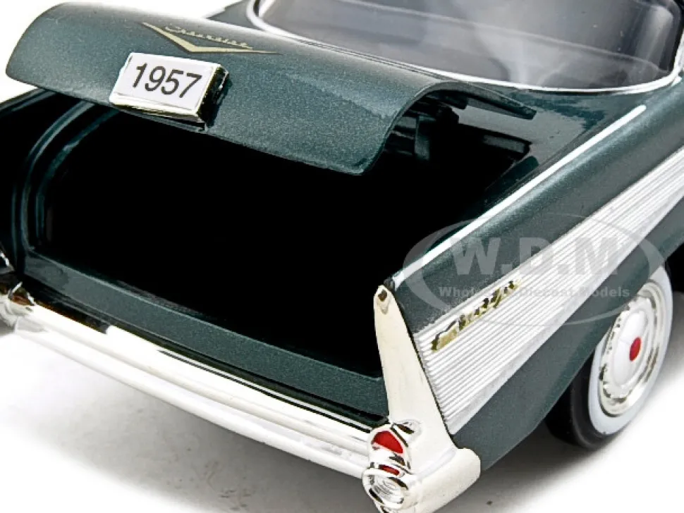 1957 Chevrolet Bel Air Green 1/24 Diecast Model Car Motormax 73228