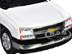 2006 Chevrolet Silverado 1500 Pickup Truck White "Timeless Legends" Series 1/25 Diecast Model Car by Motormax