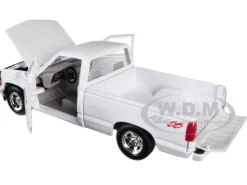 1992 Chevrolet 454 SS Pickup Truck White 1/24 Diecast Model Car Motormax 73203