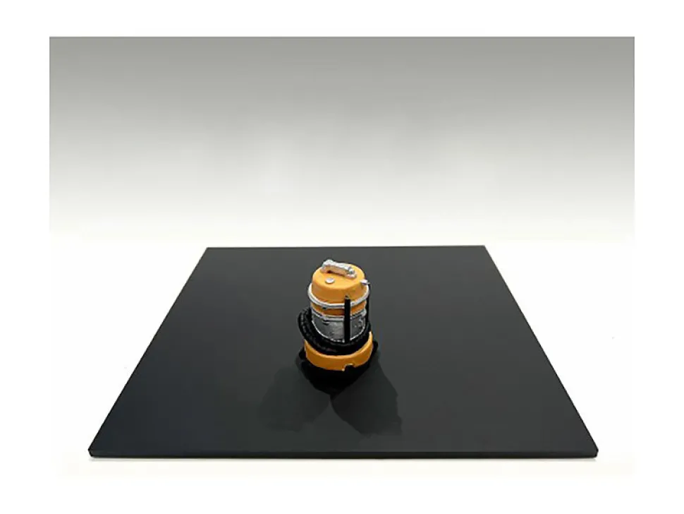 Detail Masters Figure 6 Wet/Dry Vac for 1/24 Scale Models American Diorama 24606
