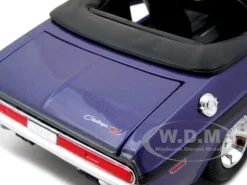 1970 Dodge Challenger R/T Convertible Purple1/24 Diecast Model Car Maisto 31264