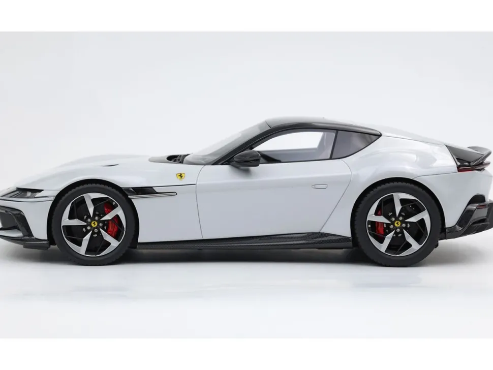 Ferrari 12Cilindri Bianco Artico (Artic White) with Black Top with DISPLAY CASE Limited Edition to 48 pieces Worldwide 1/18 Model Car by BBR