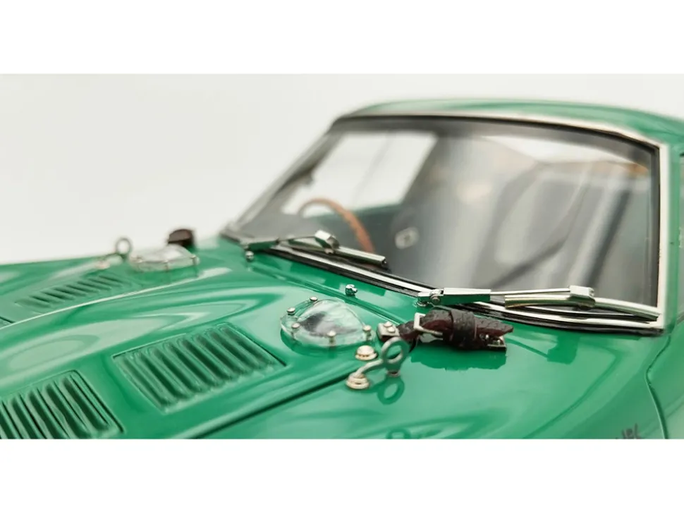 Ferrari 250 GTO #153 David Piper - Dan Margulies "Tour de France" (1962) Limited Edition to 2200 pieces Worldwide 1/18 Diecast Model Car by CMC