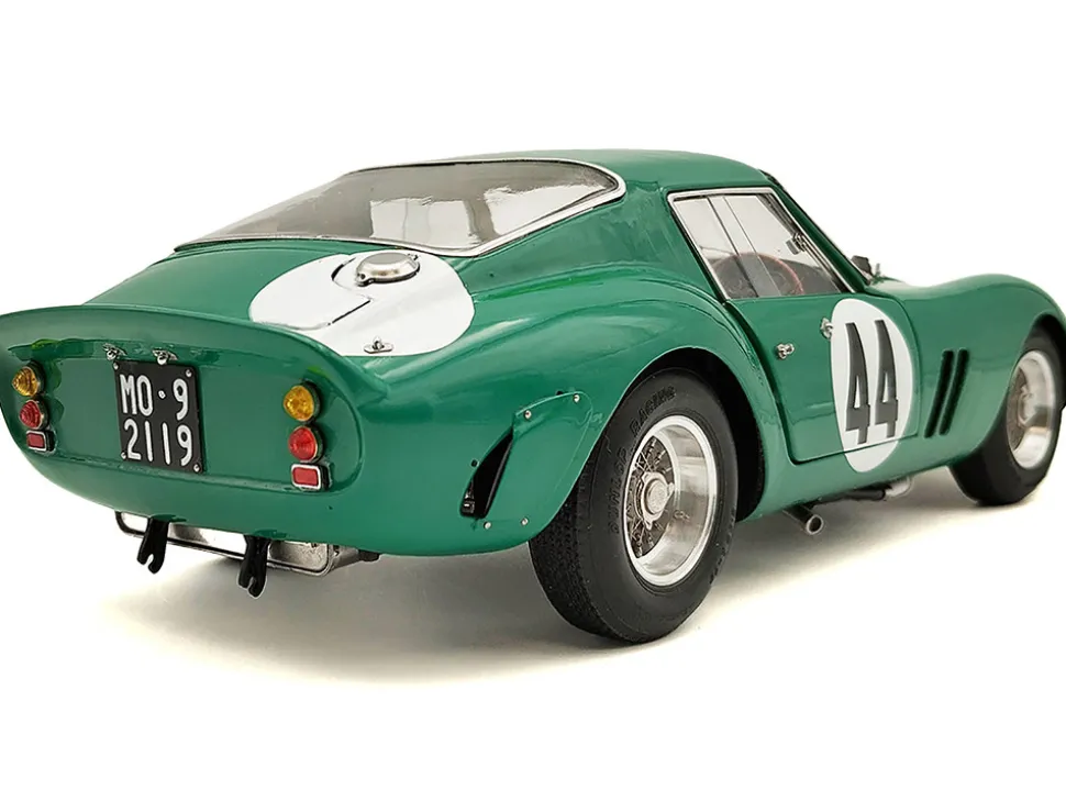 Ferrari 250 GTO #44 David Piper "GP Silverstone" (1963) Limited Edition to 2000 pieces Worldwide 1/18 Diecast Model Car by CMC