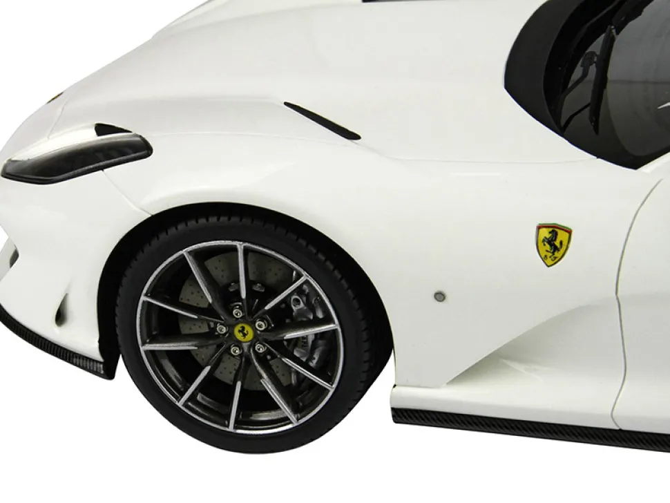 2019 Ferrari 812 GTS Convertible Avus White DISPLAY CASE Limited Edition 32 pieces Worldwide 1/18 Model Car BBR P18184E