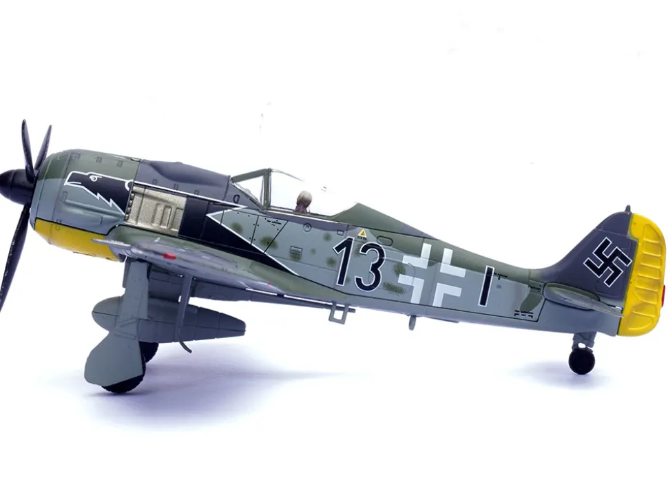 Focke-Wulf Fw 190A Aircraft "Black 13, 8./JG 2 Richthofen, France" (1943) German Luftwaffe 1/72 Diecast Model Airplane by Legion