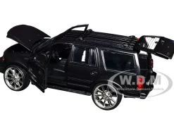 2000 Ford Expedition XLT Black Metallic "Maxx Design" "American Classics" Series 1/24 Diecast Model Car by Motormax