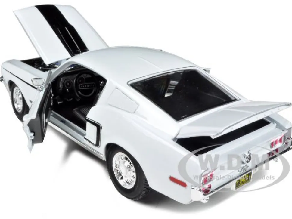 1968 Ford Mustang CJ Cobra Jet White 1/18 Diecast Model Car Maisto 31167