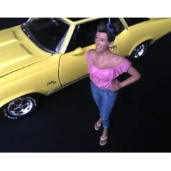 Hanging Out II Gloria Figurine 1/18 Scale Models American Diorama 38182