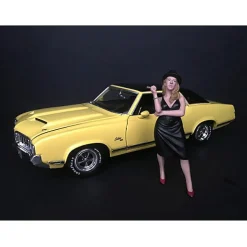 Hanging Out II Patricia Figurine 1/24 Scale Models American Diorama 38286