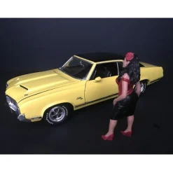 Hanging Out II Rosa Figurine 1/18 Scale Models American Diorama 38184