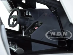 Lamborghini Diablo SV-R Impact White 1/18 Model Car Autoart 79149