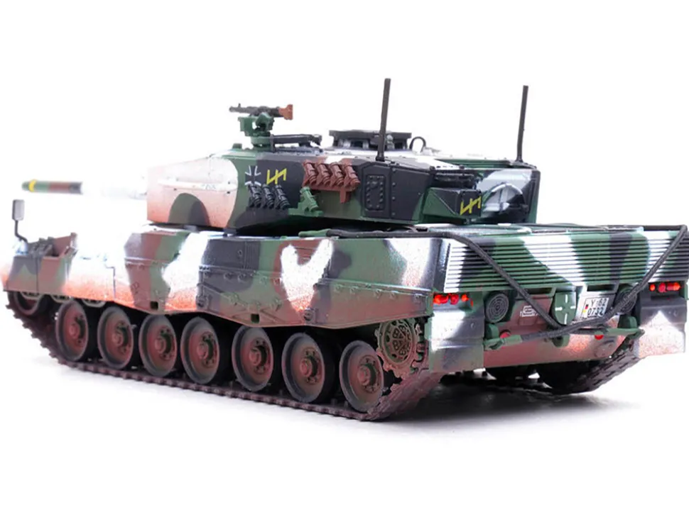 Leopard 2A4 Main Battle Tank with Snorkel "Winter Camouflage" German Army "Armor Premium" Series 1/72 Diecast Model by Panzerkampf