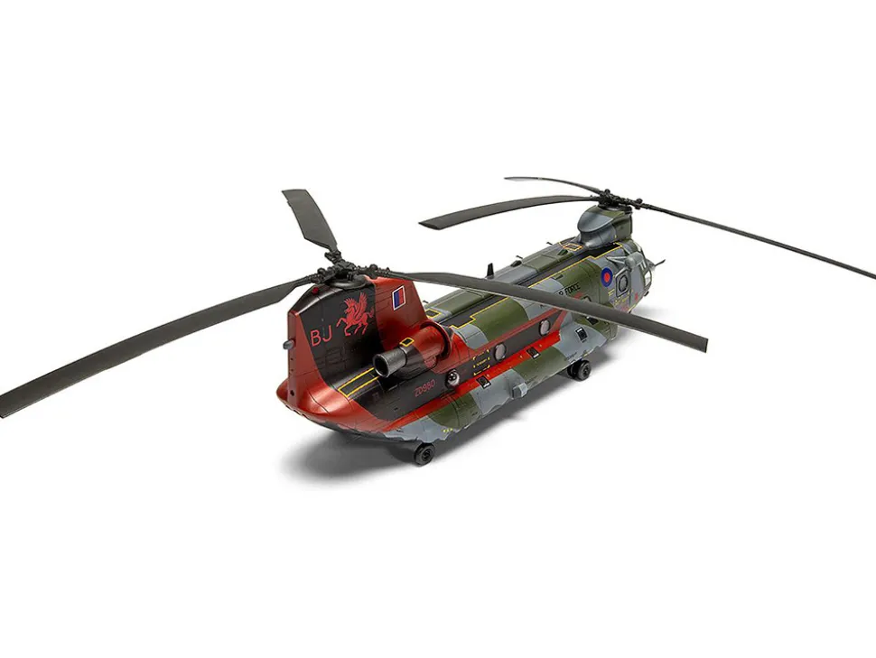 Level 3 Model Kit Boeing Chinook HC.1 (Late Production) Helicopter with 2 Scheme Options 1/72 Plastic Model Kit by Airfix