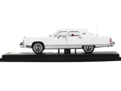 1979 Lincoln Continental Town Car White with Red Interior 1/64 Diecast Model Car by Sun Star