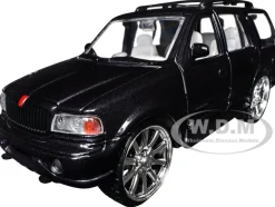 1998 Lincoln Navigator Black Metallic with White Interior 