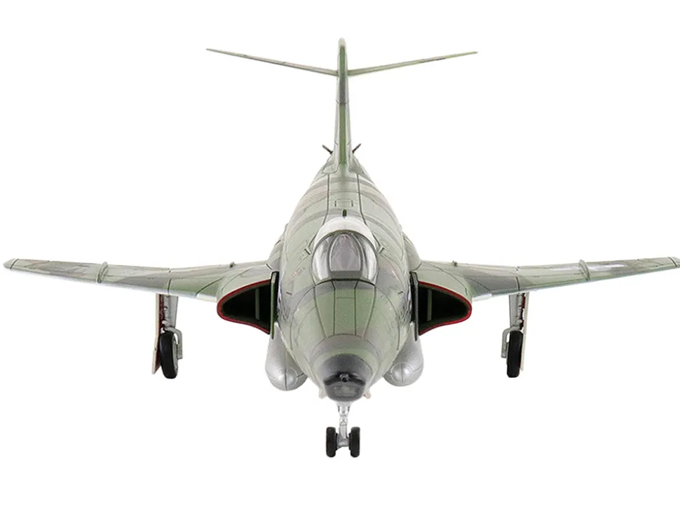 McDonnell RF-101A Voodoo Fighter Aircraft "54-1512, 363rd Tactical Reconnaissance Wing, Udorn Royal Thai Air Force Base" (1965) United States Air Force "Air Power Series" 1/72 Diecast Model by Hobby Master