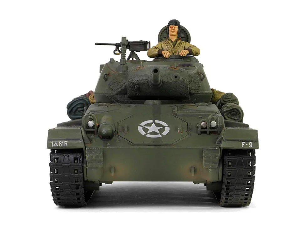 M24 Chaffee Light Tank "8th Armored Division, 36th Tank Batallion, Rheinberg, Germany, World War II" (1945) United States Army "Armoured Fighting Vehicle" Series 1/32 Diecast Model by Forces of Valor