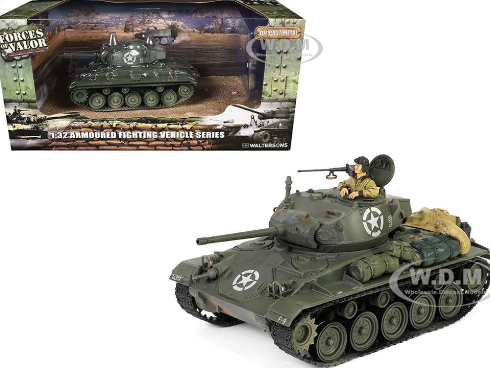 M24 Chaffee Light Tank "8th Armored Division, 36th Tank Batallion, Rheinberg, Germany, World War II" (1945) United States Army "Armoured Fighting Vehicle" Series 1/32 Diecast Model by Forces of Valor
