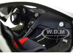 McLaren 675LT Silica White 1/18 Model Car Autoart 76046