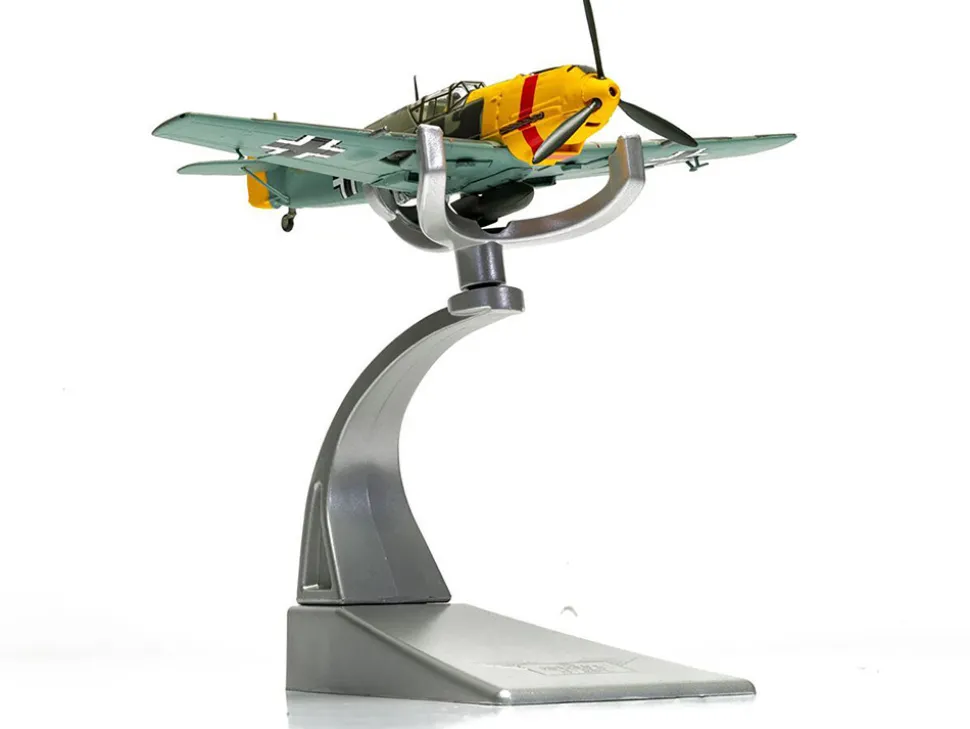 Messerschmitt Bf 109E-4/B Jabo Fighter-Bomber Aircraft "Oberleutnant Walter Rupp, 3./JG53, RAF Manston, Battle of Britain" (1940) German Luftwaffe "The Aviation Archive" Series 1/72 Diecast Model by Corgi