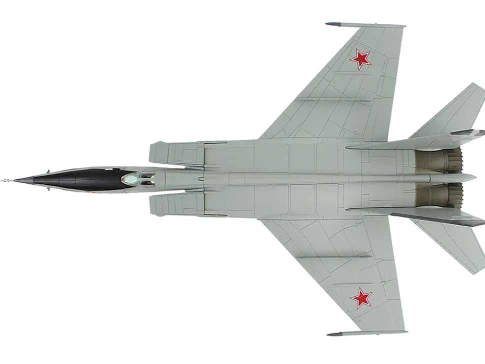 Mikoyan-Gurevich MiG-25RBT Aircraft "Red 46, 47th Guards Reconnaissance Aviation Regiment, 2nd Squadron" (2001) Russian Air Force "Air Power Series" 1/72 Diecast Model by Hobby Master
