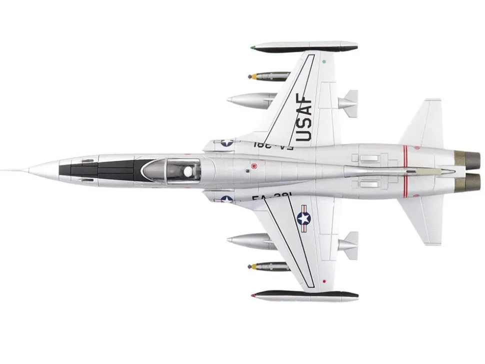 Northrop F-5A Freedom Fighter Aircraft "38381" (1960s) United States Air Force "Air Power Series" 1/72 Diecast Model by Hobby Master
