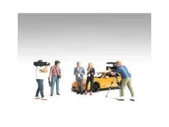 On Air 6 piece Figures and Accessory Set for 1/24 Scale Models American Diorama 24401-24402-24403-24404-24405