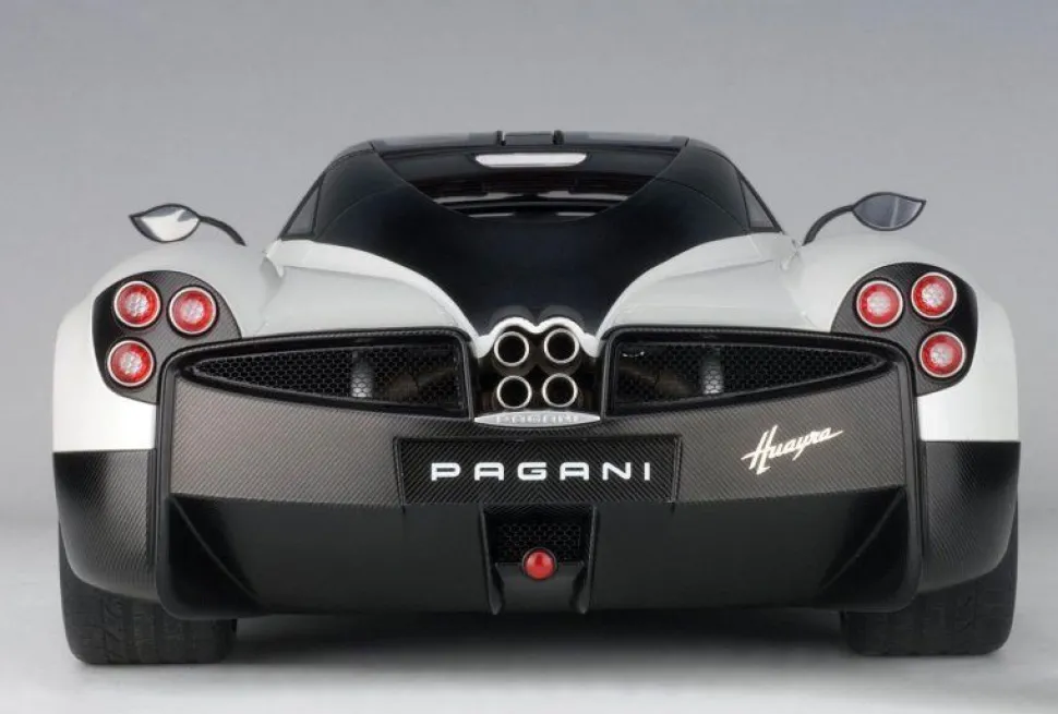 Pagani Huayra White 1/12 Model Car Autoart 12231