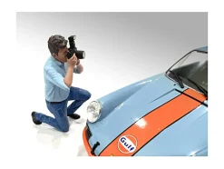 Photographers Figure #3 for 1/24 Scale Models by American Diorama