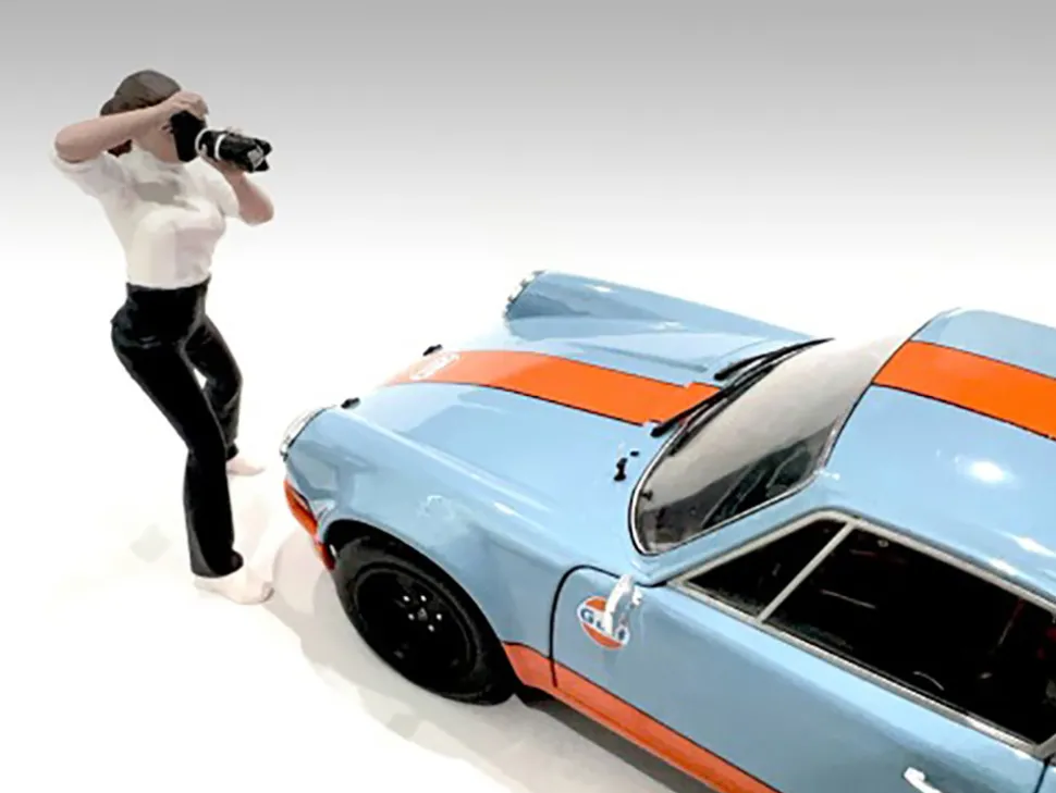 Photographers Figure #2 for 1/24 Scale Models by American Diorama