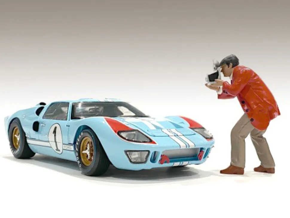 Race Day 1 Figurine III for 1/24 Scale Models American Diorama 76385