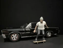 Skateboarder Figurine II for 1/24 Scale Models American Diorama 38341