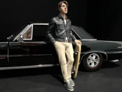 Skateboarder Figurine III for 1/18 Scale Models American Diorama 38242