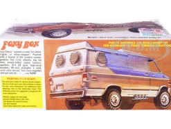 Skill 2 Model Kit Chevrolet Custom Van Foxy Box 1/25 Scale Model AMT AMT1265