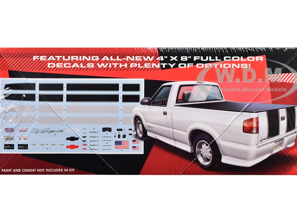 Skill 2 Model Kit 1999 Chevrolet S-10 Xtreme Pickup Truck 1/25 Scale Model by AMT