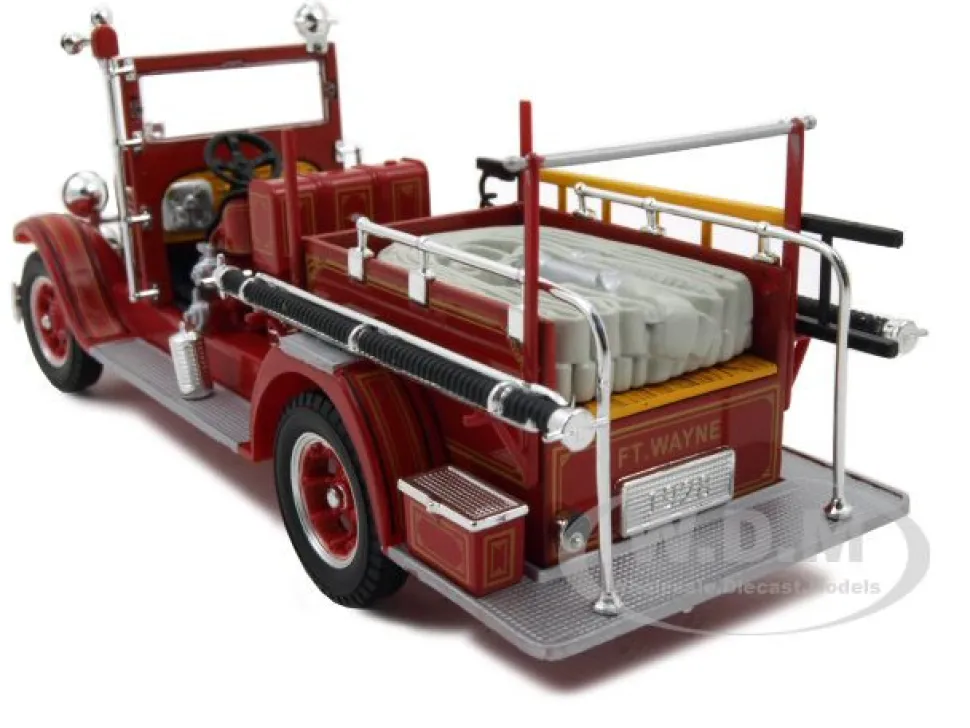 1928 Studebaker Fire Engine 1/32 Diecast Model Car Signature Models 32347