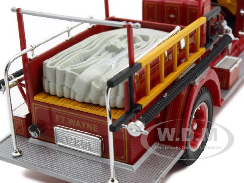 1928 Studebaker Fire Engine 1/32 Diecast Model Car Signature Models 32347