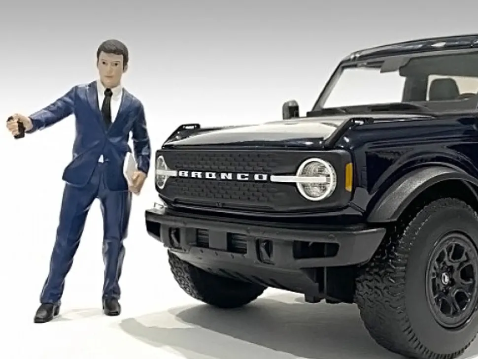 The Dealership Male Salesperson Figurine for 1/24 Scale Models American Diorama 76407